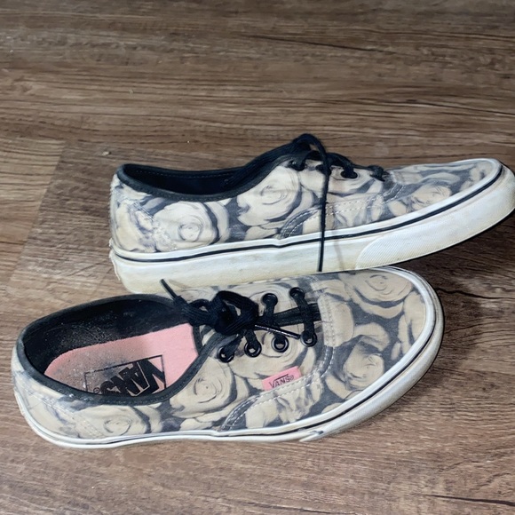 Vans Shoes women’s 7 (men’s 8.5) Floral Skate Low Top- white roses - Picture 2 of 3